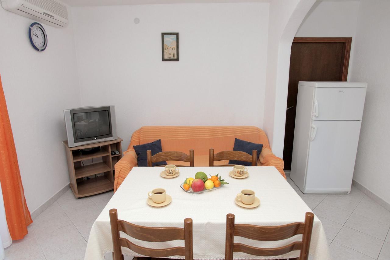 Apartments Iva Trogir Exterior photo