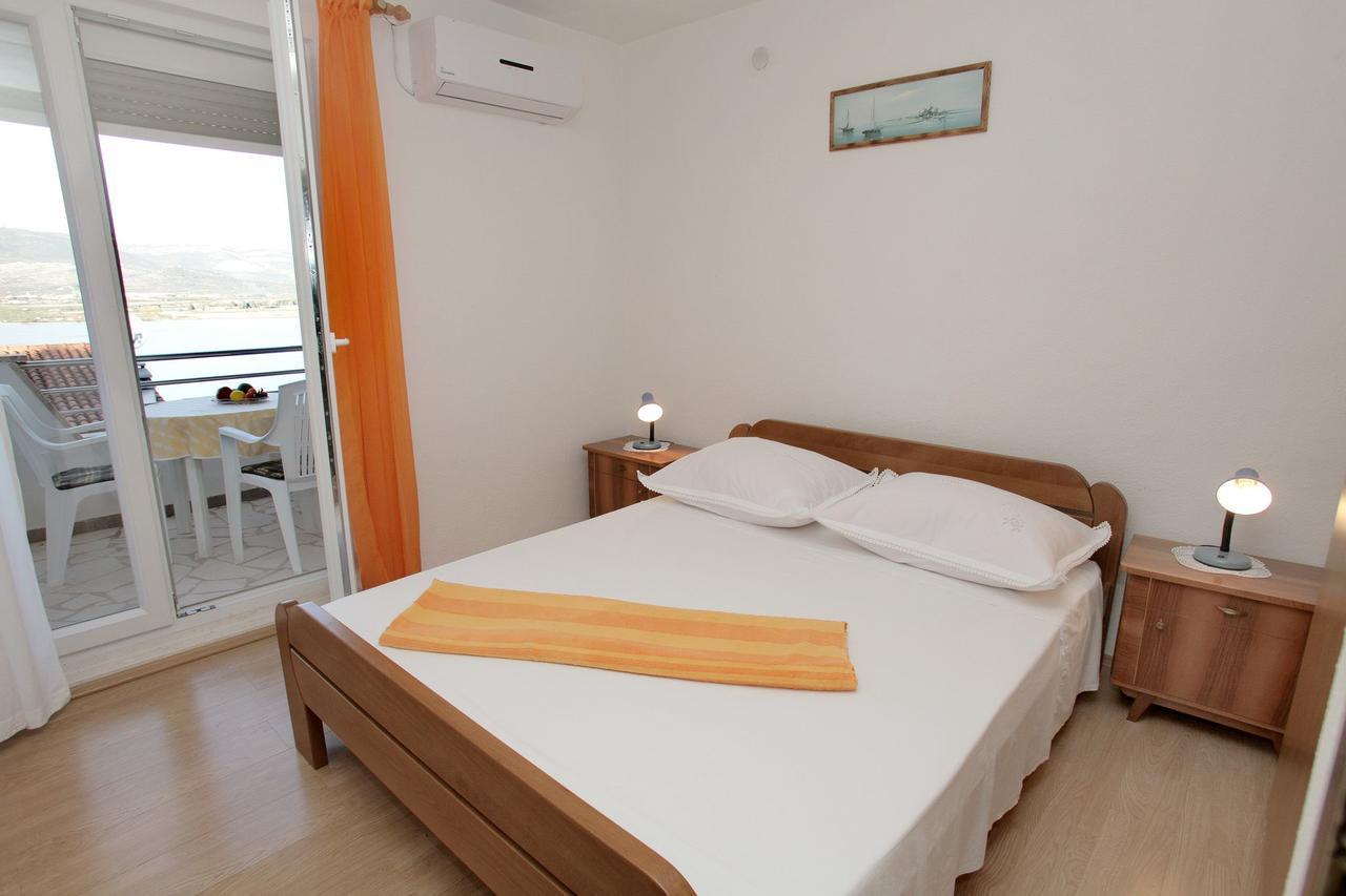 Apartments Iva Trogir Exterior photo