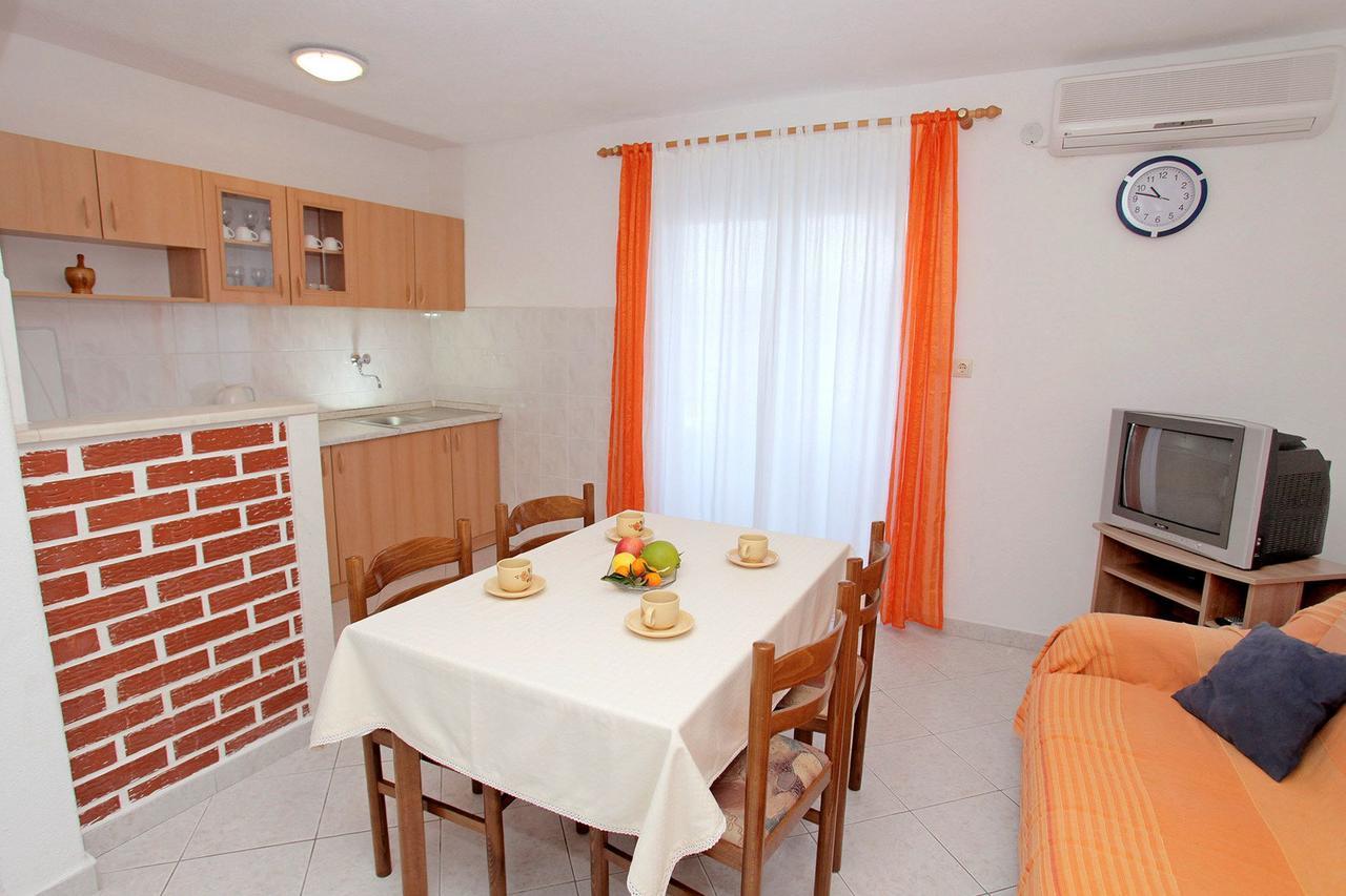 Apartments Iva Trogir Exterior photo